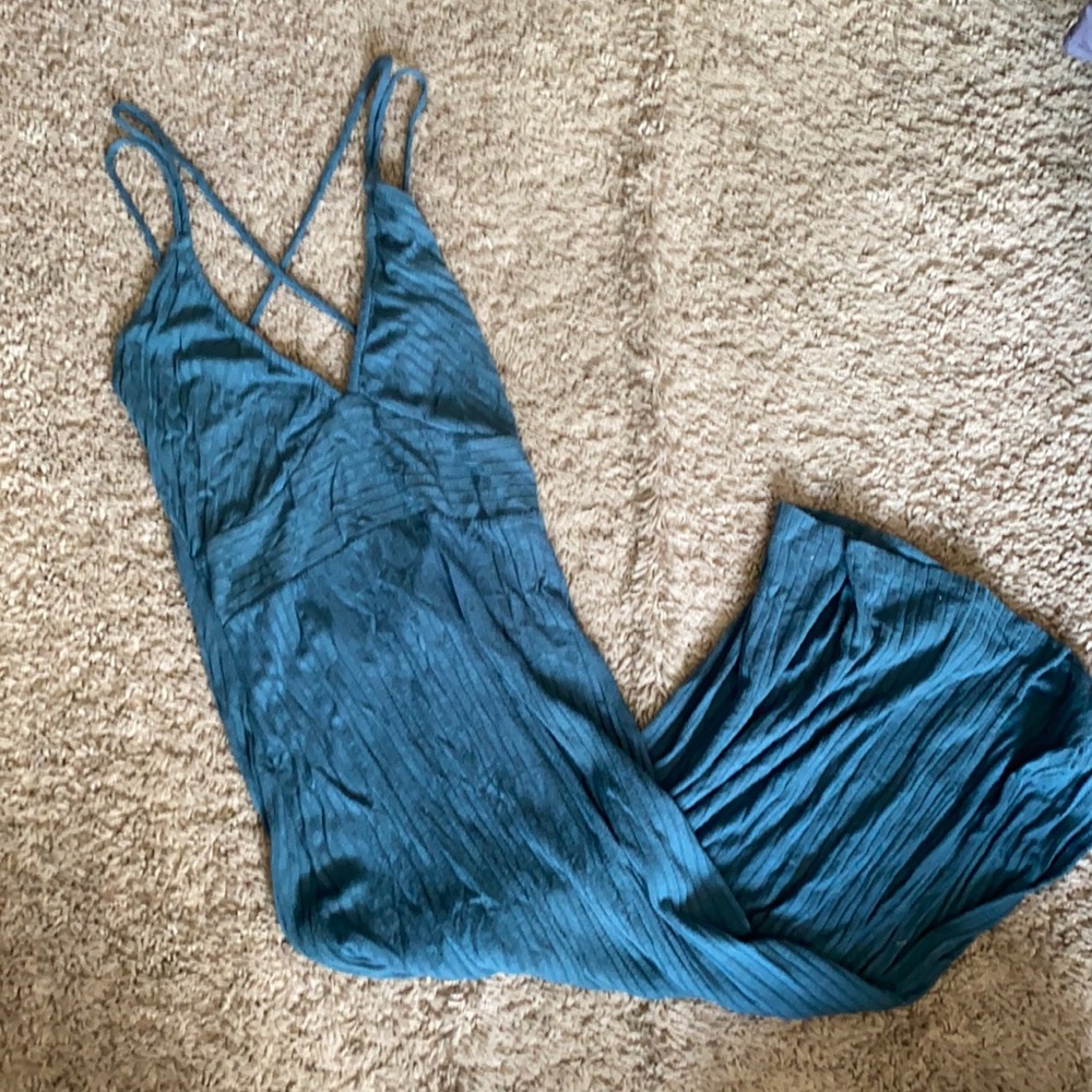 Backless dress